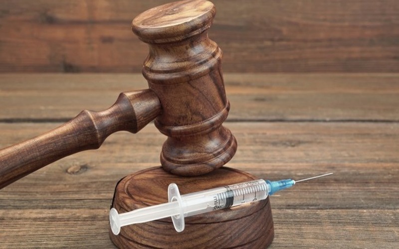 Crítica ao projeto de lei que cria cadastro de pedófilos e permite castração química de condenados